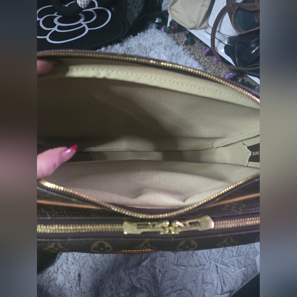 Louis Vuitton Brown Monogram Travel Bag - Picture 10 of 15